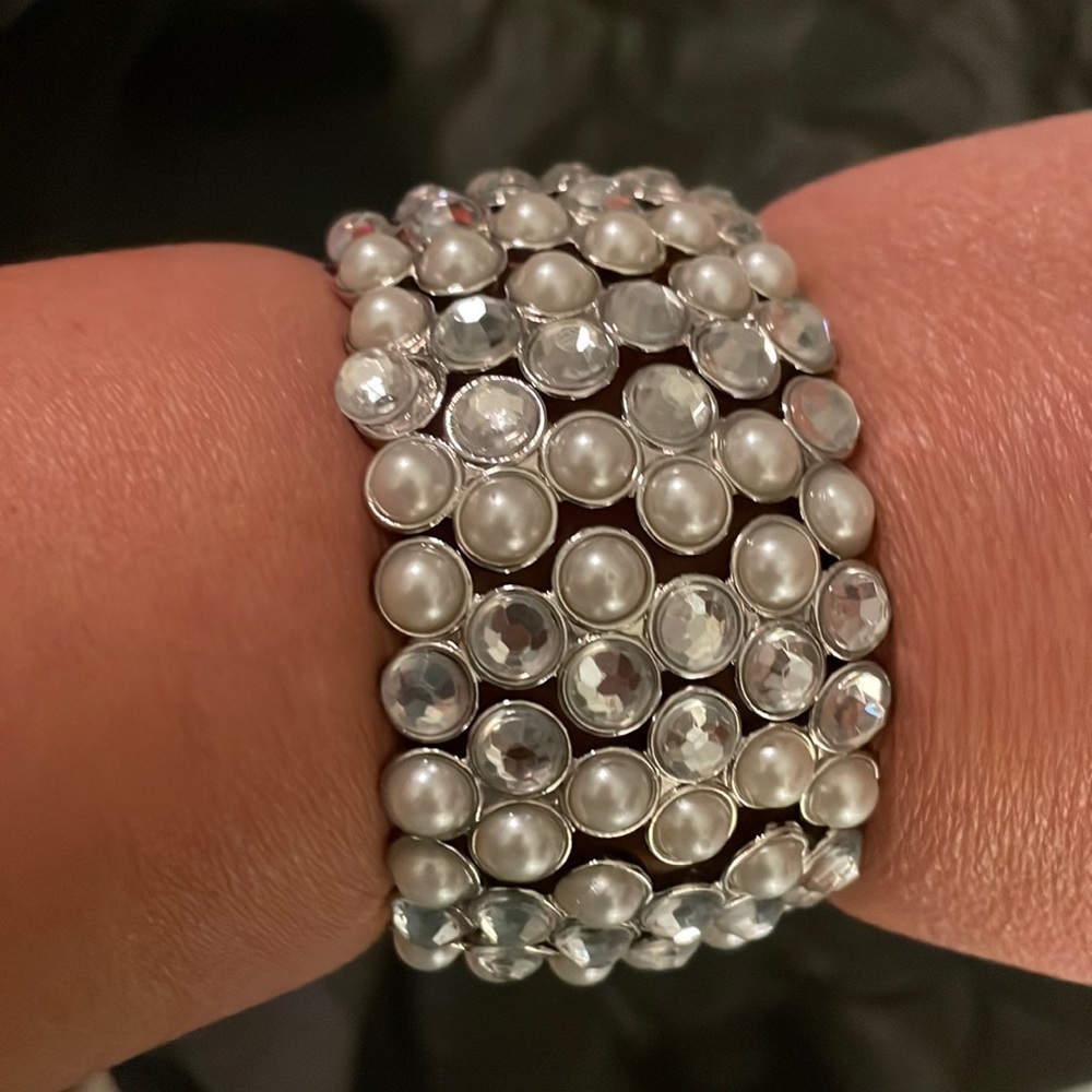 Lovisa 6 Strand Pearl and Crystal Silver Tone Stretch Bracelet